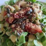 Lire la suite à propos de l’article Salade aux graines de courges, lin et sésame