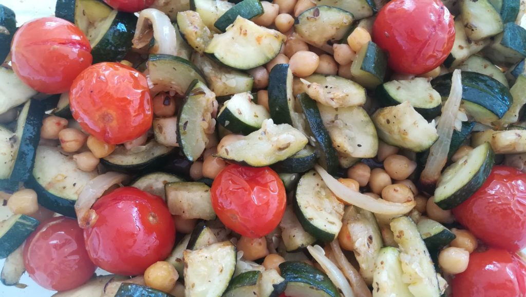 faire rôtir les tomates, oignons et courgettes