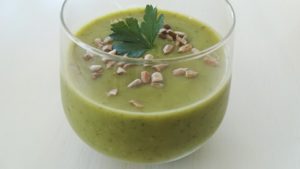 Lire la suite à propos de l’article Soupe froide aux courgettes et au curry