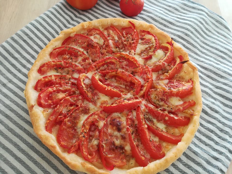 You are currently viewing Tarte à la tomate et aux oignons