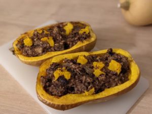 Lire la suite à propos de l’article Courge butternut farcie végétalienne