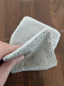 Lire la suite à propos de l’article Tuto pour faire des lingettes démaquillantes réutilisables