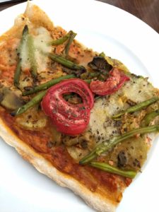 Lire la suite à propos de l’article Recette de pâte à pizza facile et moelleuse
