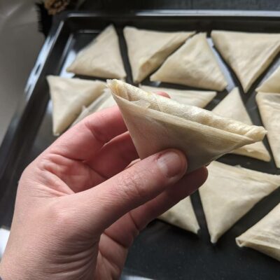 comment plier un samosa