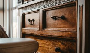 Lire la suite à propos de l’article Comment nettoyer un meuble en bois ?