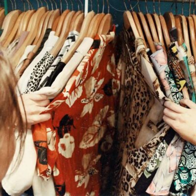 les avantages d'acheter des vêtements d'occasion