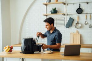 Lire la suite à propos de l’article Les friteuses sans huile : est-ce que c’est bien ?