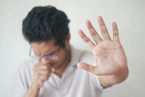 Lire la suite à propos de l’article Comment soulager la toux naturellement avec les huiles essentielles ?