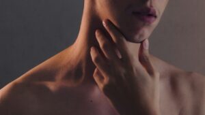 Lire la suite à propos de l’article Comment soulager les maux de gorge avec les huiles essentielles ?