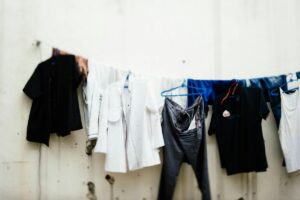 Lire la suite à propos de l’article Comment entretenir ses vêtements pour les garder plus longtemps ?