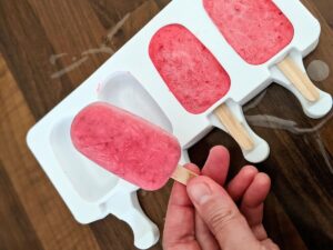 Lire la suite à propos de l’article Recette de glace à la framboise allégée en sucre et sans sorbetière
