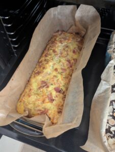 Lire la suite à propos de l’article Cake salé healthy aux courgettes et jambon