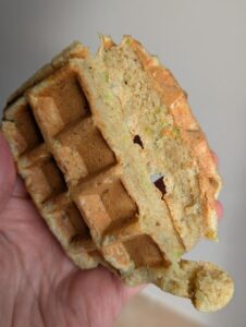 Lire la suite à propos de l’article Gaufre salée à la courgette : une recette simple et délicieuse